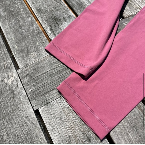 Lululemon Cropped Pink Leggings Yoga Pants - Picture 5 of 7